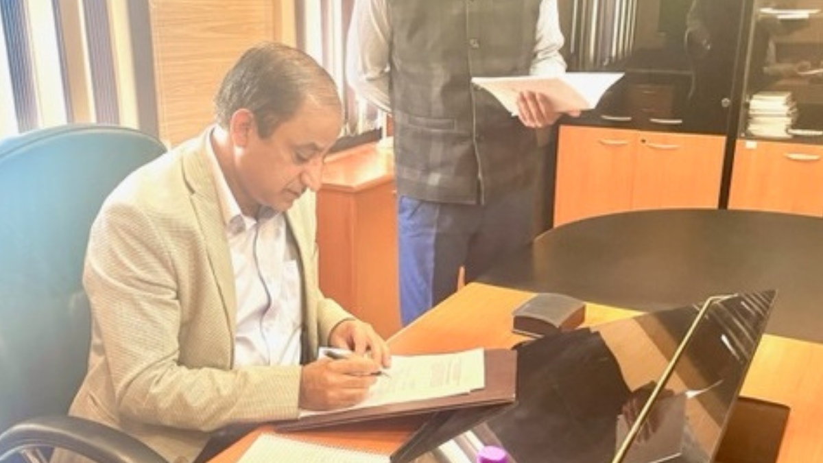 Ajaz Ahmad Bhat assumes charge as Director JKEDI