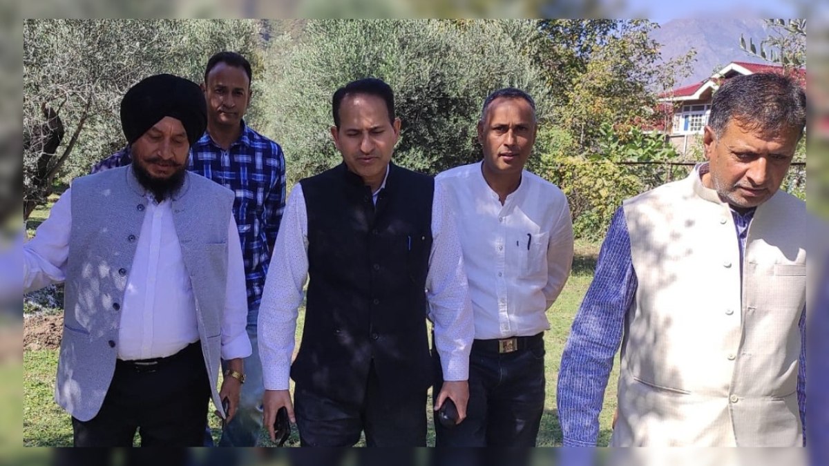 Dir Horticulture interacts with Orchardists, assures support under UT& CSS schemes Dir Horticulture interacts with Orchardists, assures support under UT& CSS schemes