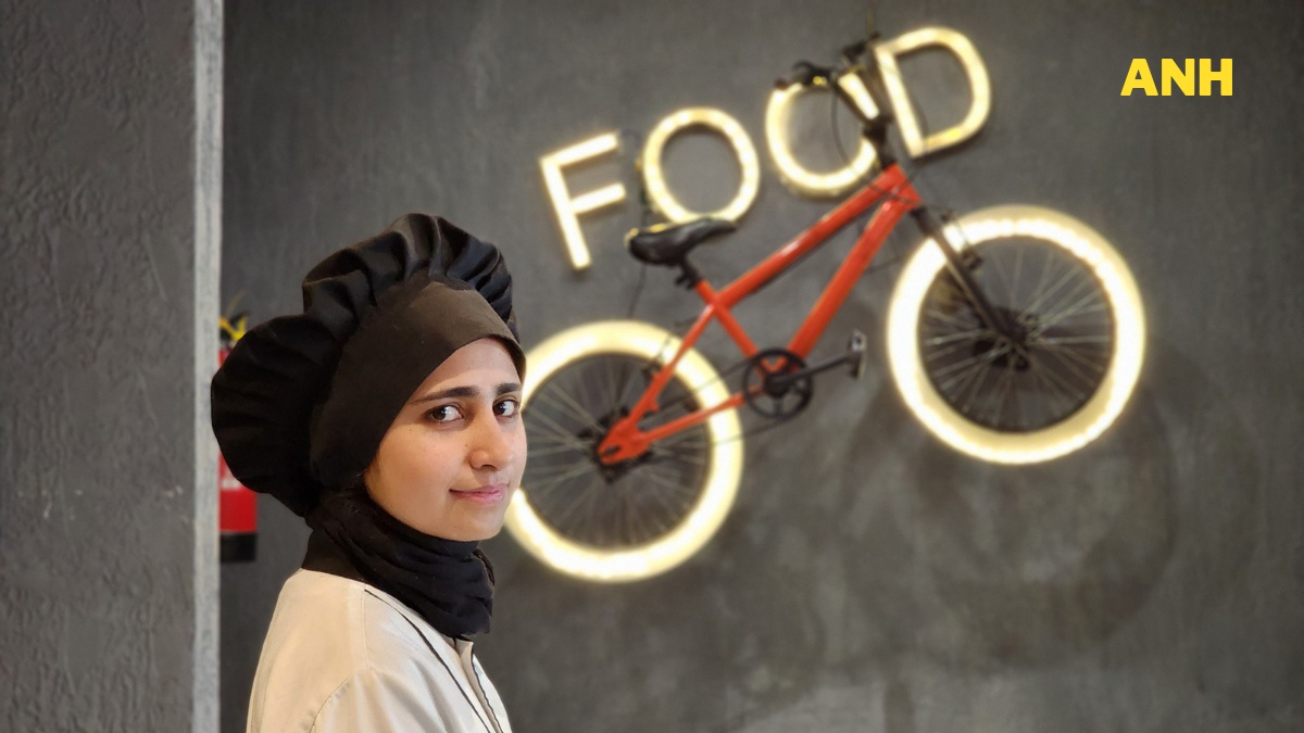 Sgr girl, Iram Feroz defeats all odds, becomes youngest woman Chef in Kashmir Sgr girl, Iram Feroz defeats all odds, becomes youngest woman Chef in Kashmir