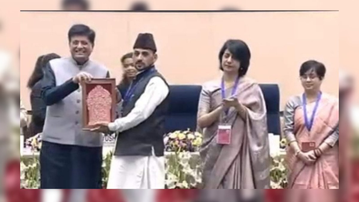 Kashmir Handicraft Artisans honoured with 2 Shilp Guru, 6 National awards