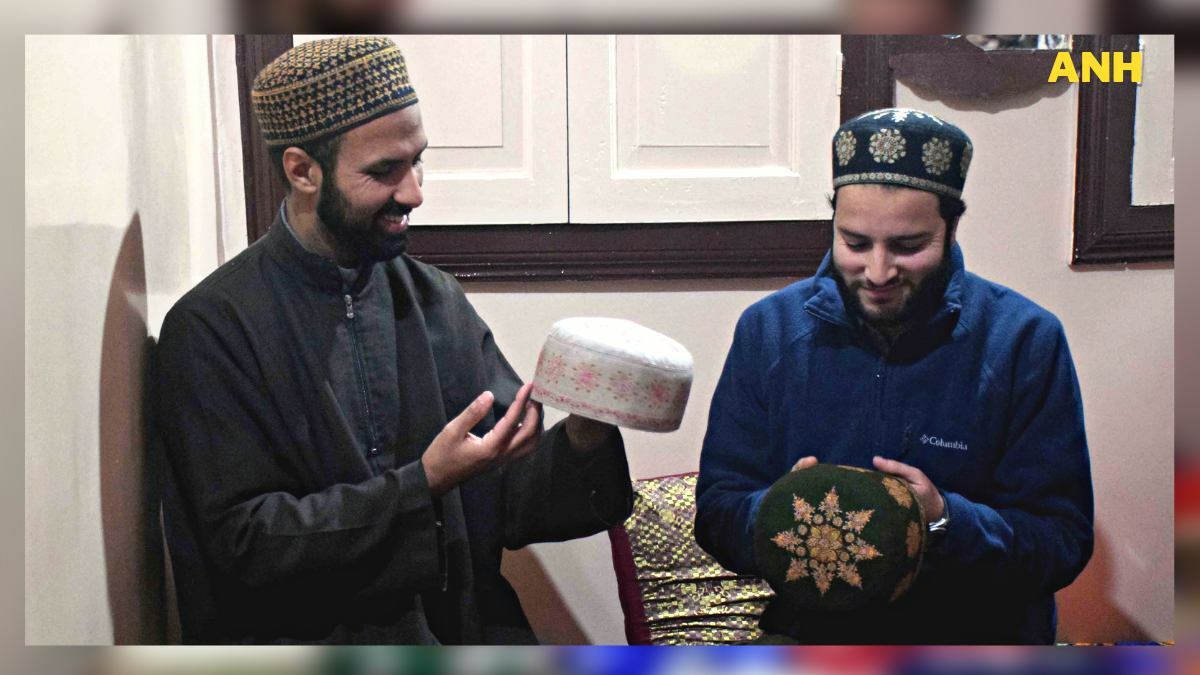 Two friends in Srinagar carve out space in Sozni cap making, draw huge response Two friends in Srinagar carve out space in Sozni cap making, draw huge response