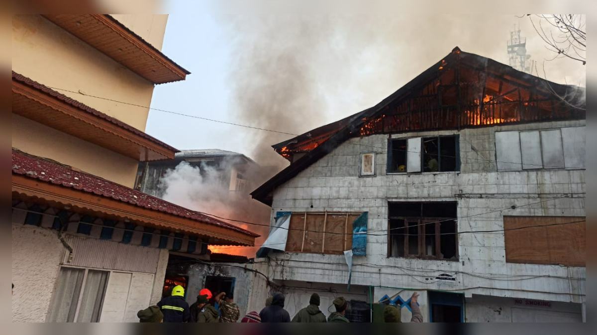 73 BN CRPF camp, tin shed damaged in fire in Srinagar’s Indra Nagar 73 BN CRPF camp, tin shed damaged in fire in Srinagar’s Indra Nagar
