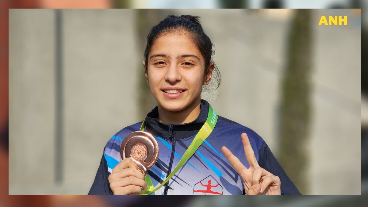 “Hard work paid of,” Srinagar girl after winning medal at World Junior Wushu Championship