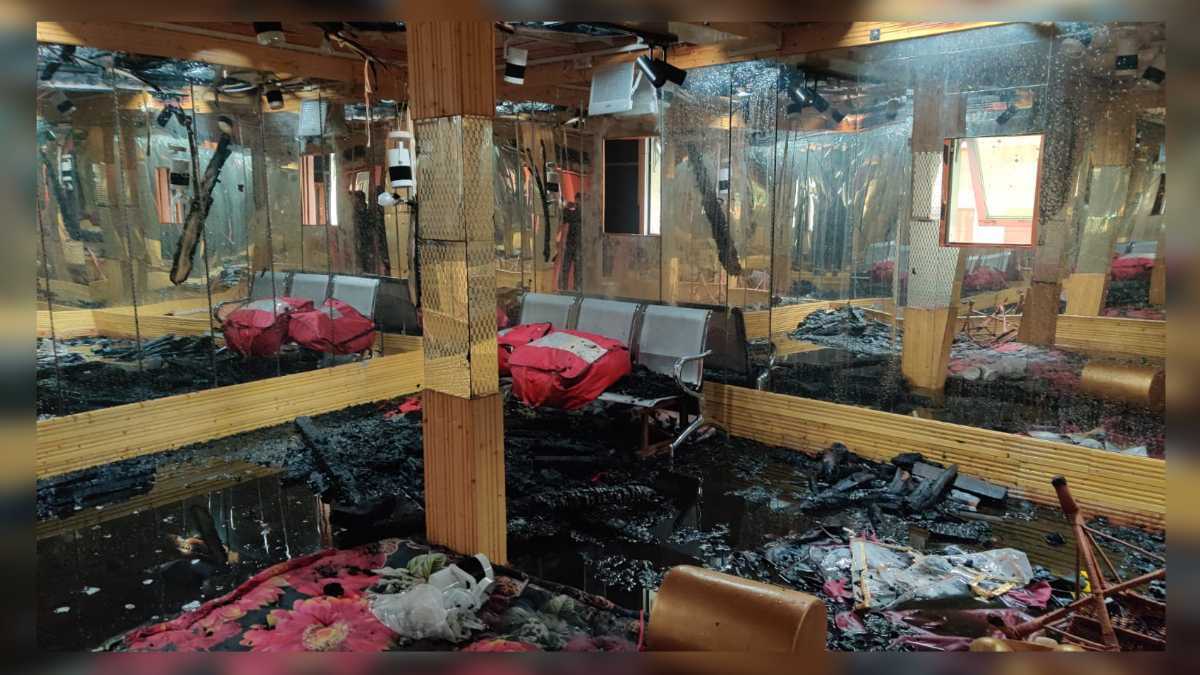 Massive fire damages 13 houses, 10 shops in Anantnag Massive fire damages 13 houses, 10 shops in Anantnag