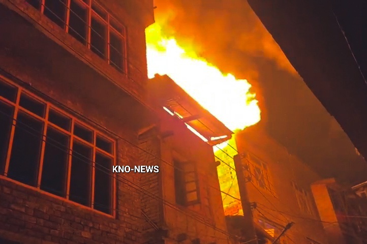 07 residential houses damaged, firefighter injured in twin fire incidents in Srinagar 07 residential houses damaged, firefighter injured in twin fire incidents in Srinagar
