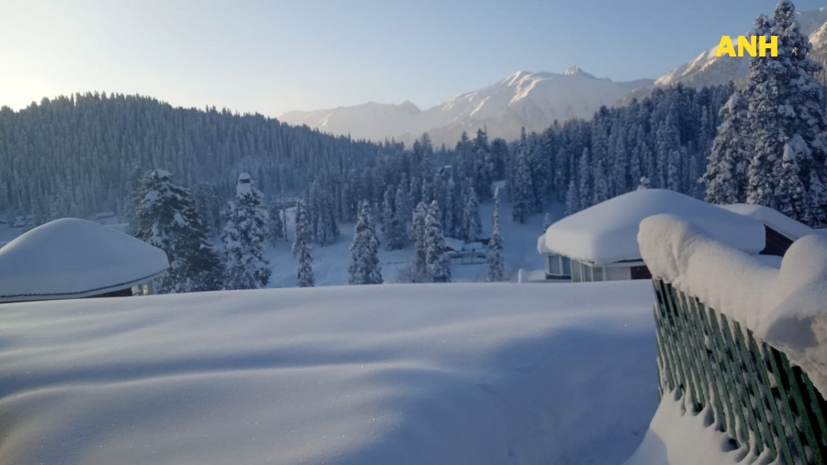 Mercury drops after Snowfall; Gulmarg freezes at minus 10.4°C