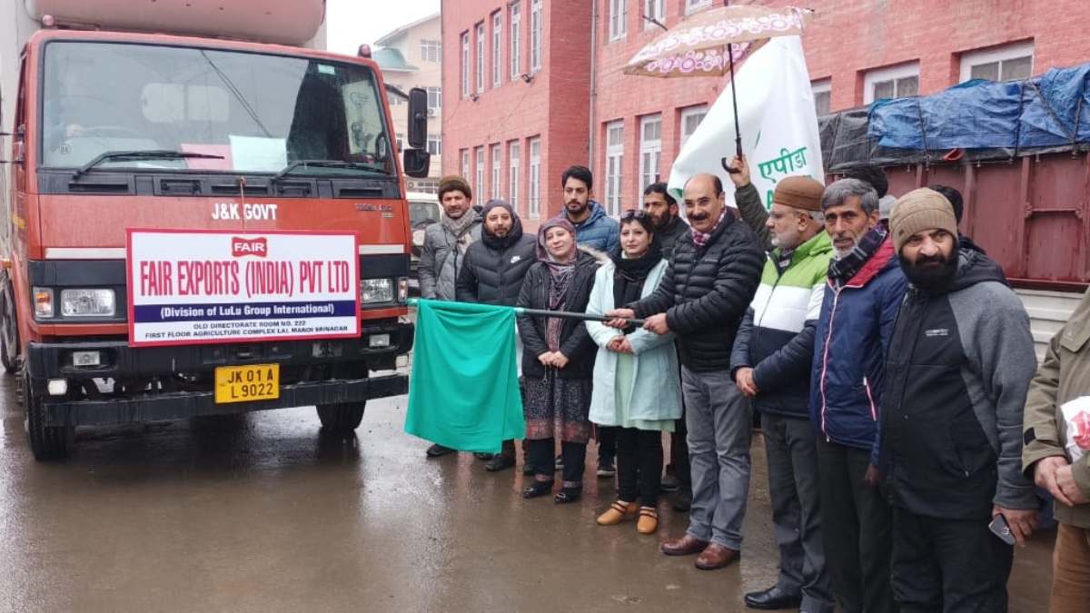 Agri deptt Kashmir sends consignment of Kashmir Vegetables to UAE