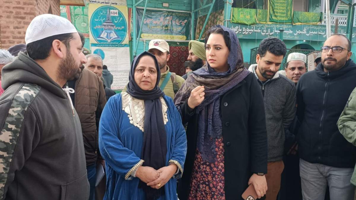 DC Bla visits Dargah-e-Aliya, Sakhi Janbaz wali shrine, finalises arrangements for Meraj-un-Nabi DC Bla visits Dargah-e-Aliya, Sakhi Janbaz wali shrine, finalises arrangements for Meraj-un-Nabi