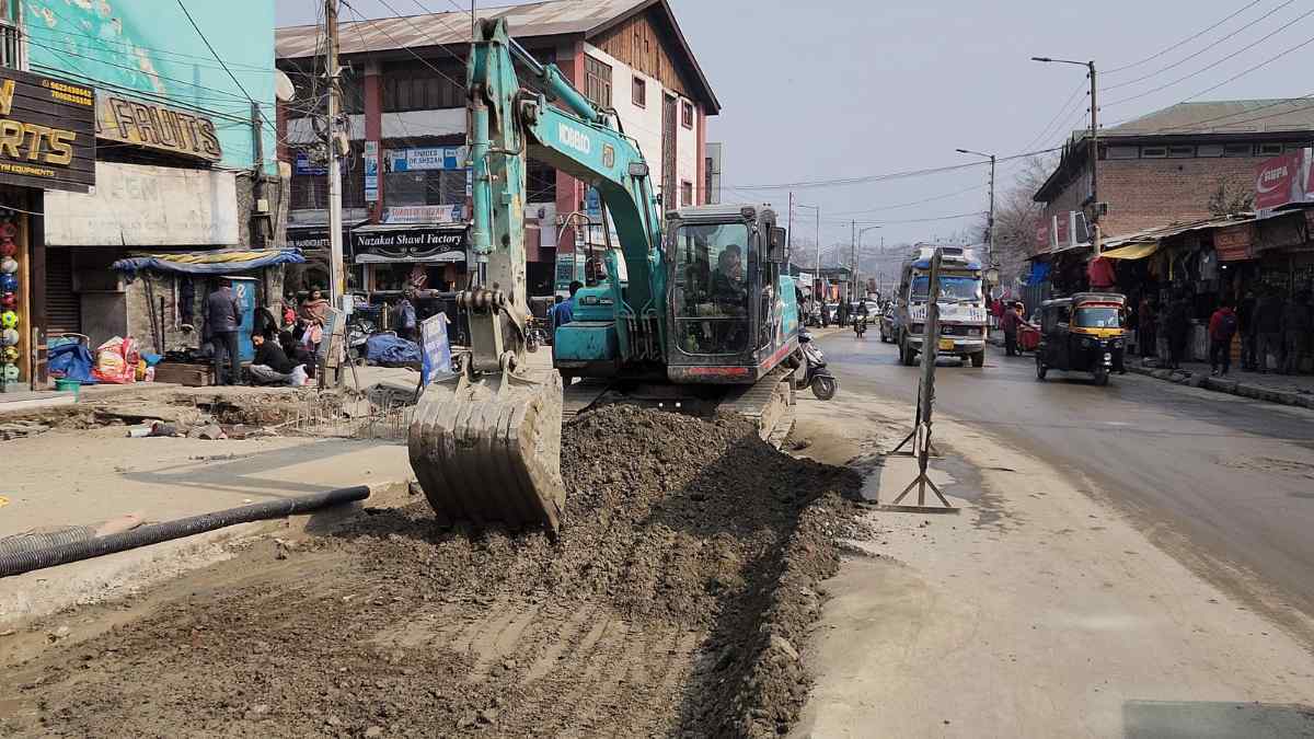 Sgr City set to be at its charming best by mid April: CS, Dr Arun Kumar Sgr City set to be at its charming best by mid April: CS, Dr Arun Kumar