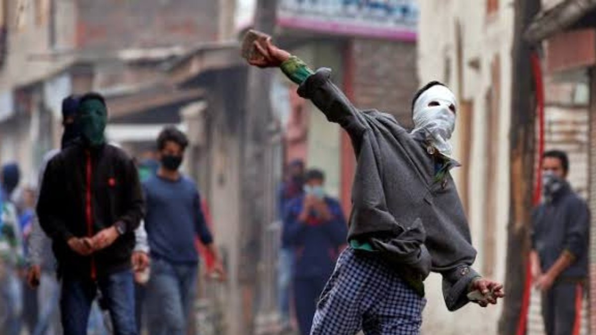 DDC member among 8 arrested for pelting stones during eviction drive in Jammu DDC member among 8 arrested for pelting stones during eviction drive in Jammu