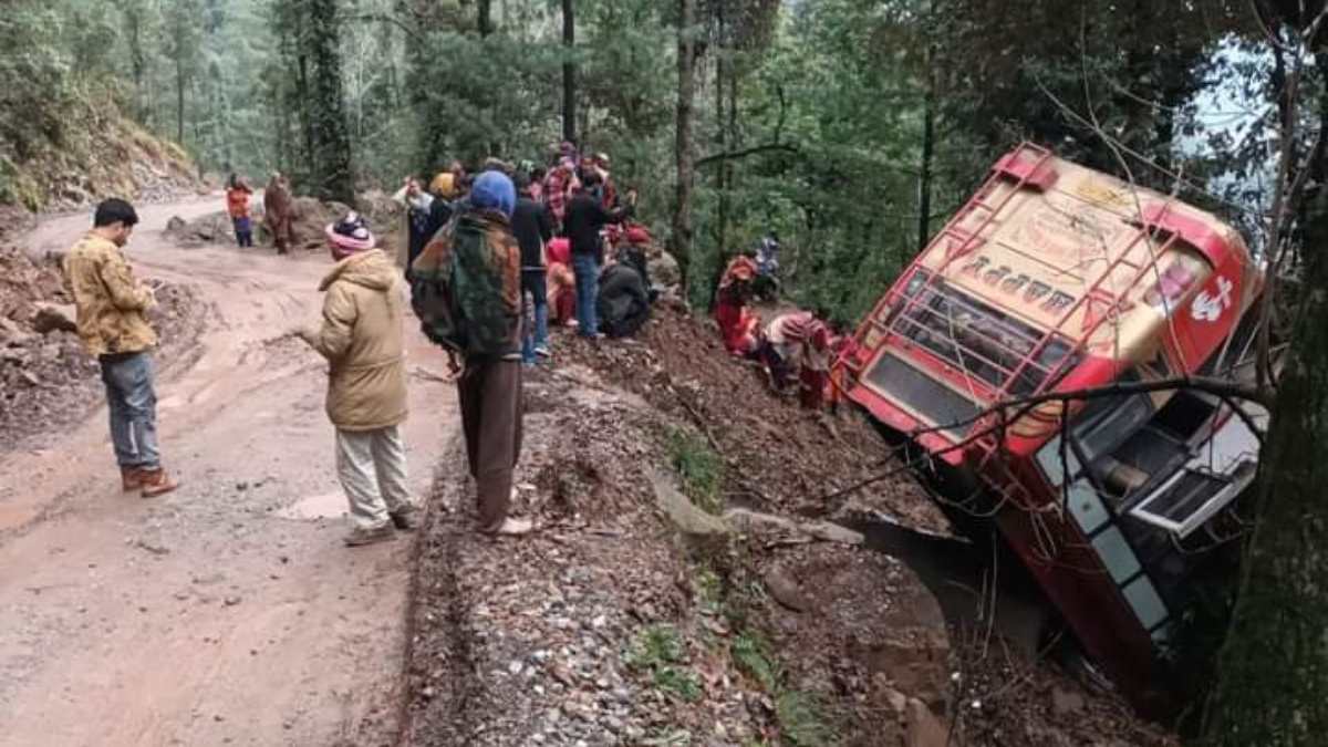 16 injured as bus skids off road in Udhampur