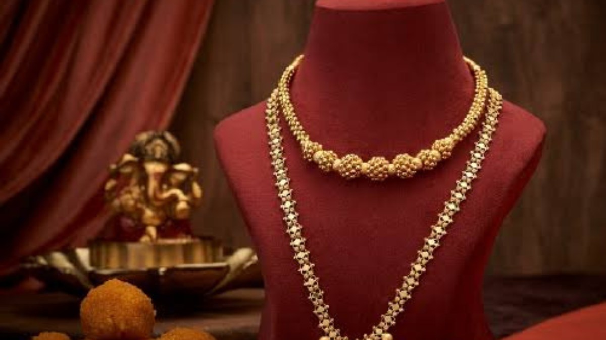 Man posing as DIG dupes woman of Rs 8 Lakh Jewellery Man posing as DIG dupes woman of Rs 8 Lakh Jewellery