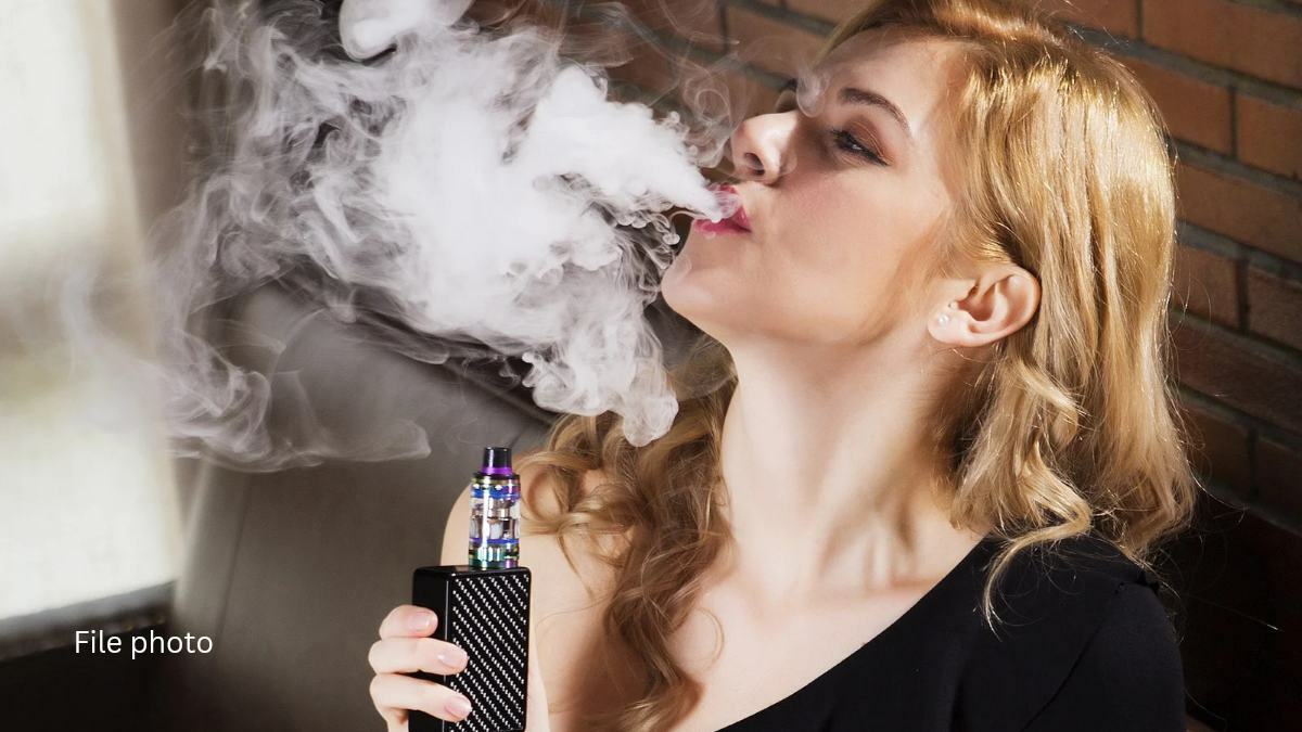 35 percent men, 5 percent women smoke tobacco in J&K 35 percent men, 5 percent women smoke tobacco in J&K