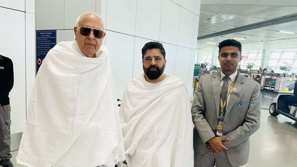 Dr Farooq leaves for Saudi Arabia to perform Umrah Dr Farooq leaves for Saudi Arabia to perform Umrah