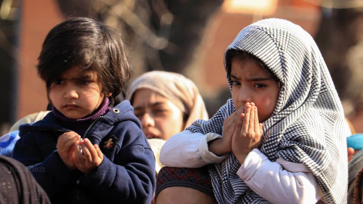 Shab-e-Baraat: Isha prayers to be offered at 10 pm at Jamia Masjid, 10:30 pm at Hazratbal Shrine Shab-e-Baraat: Isha prayers to be offered at 10 pm at Jamia Masjid, 10:30 pm at Hazratbal Shrine