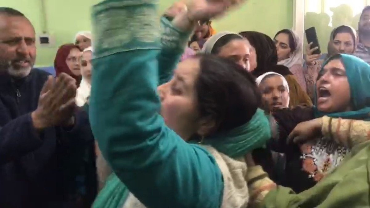 Pregnant woman dies at SKIMS, family alleges medical negligence Pregnant woman dies at SKIMS, family alleges medical negligence