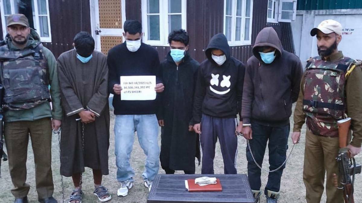 Five extortionists arrested in Baramulla: Police Five extortionists arrested in Baramulla: Police