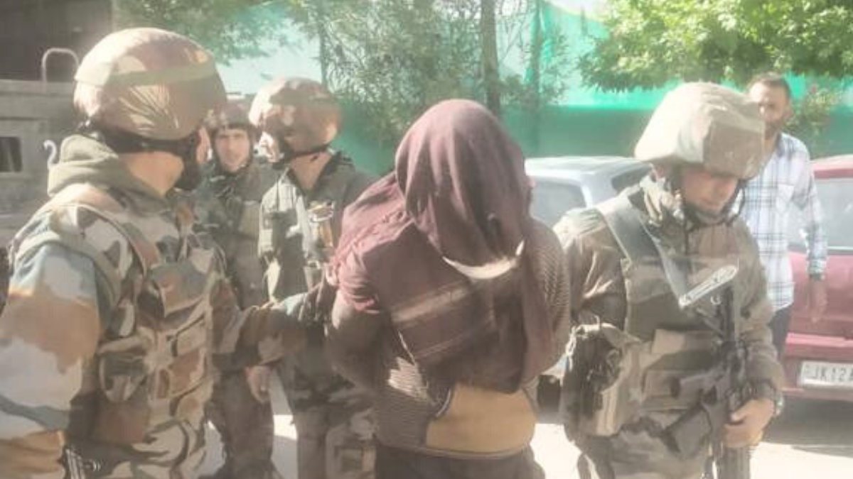 Intruder Killed, 2 others captured alive as Army foils major Infiltration bid in Poonch Intruder Killed, 2 others captured alive as Army foils major Infiltration bid in Poonch