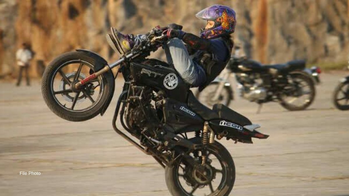 Traffic police identifying stunt bikers through social media Traffic police identifying stunt bikers through social media