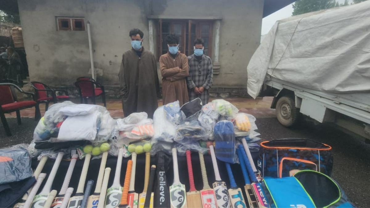 Gang of Burglars busted, stolen property worth lacs recovered: Police Gang of Burglars busted, stolen property worth lacs recovered: Police