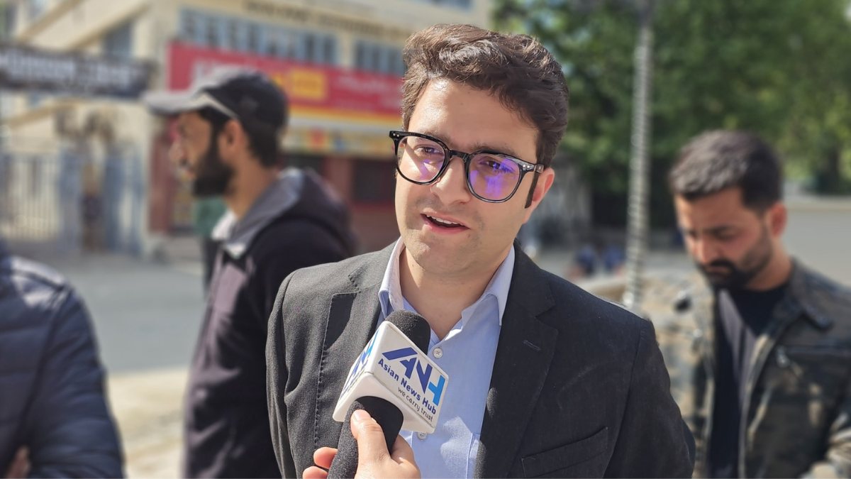 DC Kulgam instructs concerned to ensure power supply as per schedule Entire Lal Chowk to be wire free soon: CEO SSCL