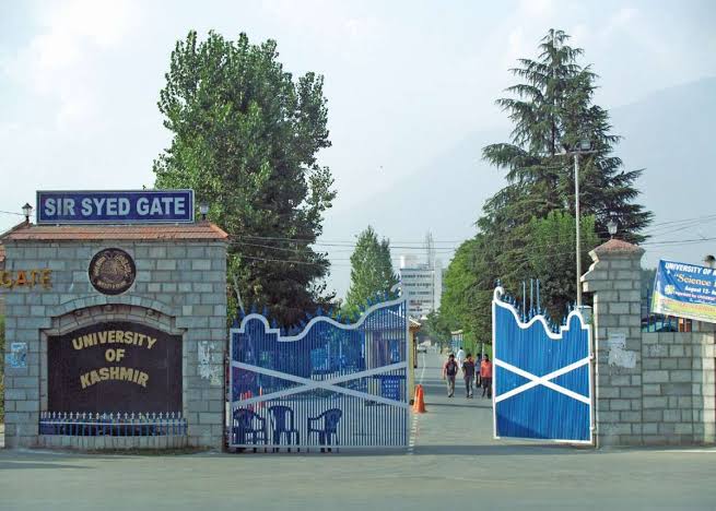 Kashmir University fails to defend court cases; bailable warrant issued against Registrar Kashmir University fails to defend court cases; bailable warrant issued against Registrar