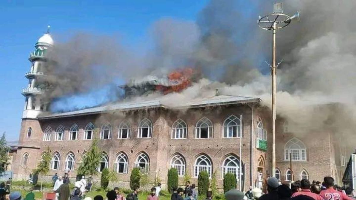 Jamia Masjid gutted in massive blaze at Tral Jamia Masjid gutted in massive blaze at Tral