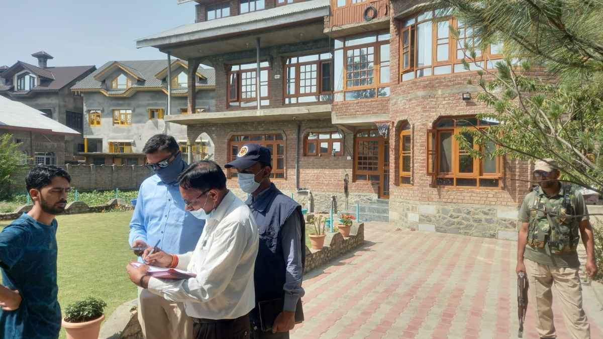 NIA attaches 2 properties of Hurriyat leader in funding case NIA attaches 2 properties of Hurriyat leader in funding case