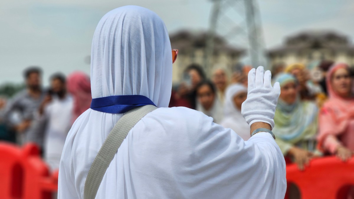 HCoI treating us like cattle, allege Kashmiri Haj pilgrims Hajj-2023: Absence of Khadims to shabby hotels, women without Mehram raise concern