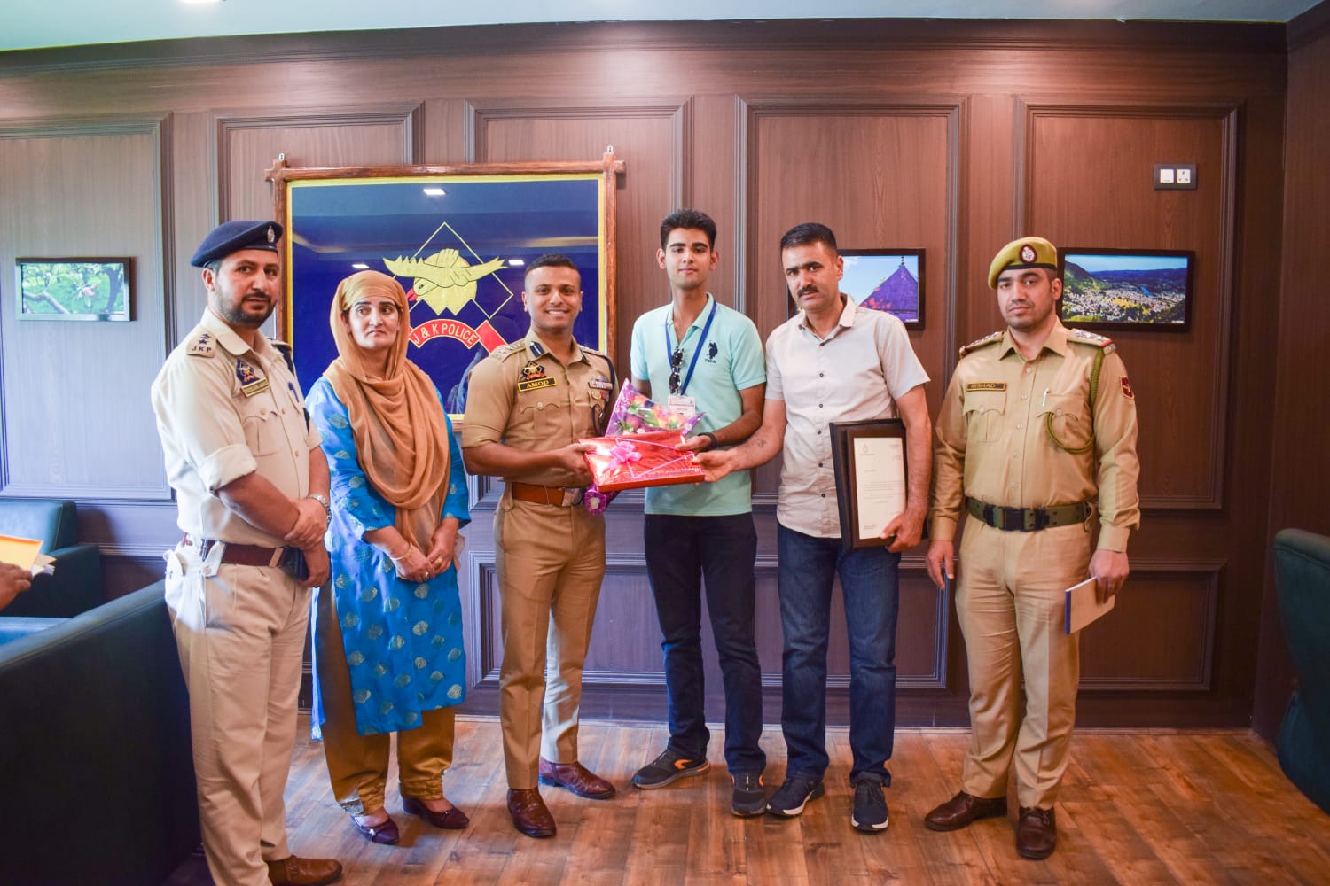Baramulla police felicitate specially-abled student for passing class 10 with flying colours Baramulla police felicitate specially-abled student for passing class 10 with flying colours