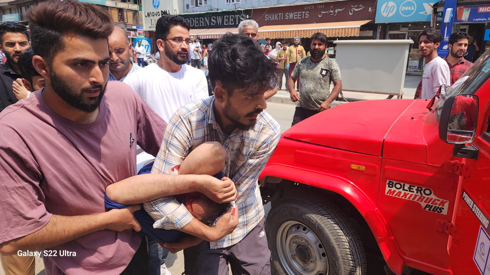 Two shops partially damaged in Sgr blaze, firefighter among two injured Two shops partially damaged in Sgr blaze, firefighter among two injured