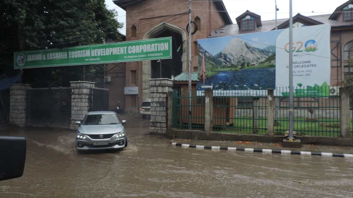 Rains trigger flash floods at multiple places in J-K Rains trigger flash floods at multiple places in J-K
