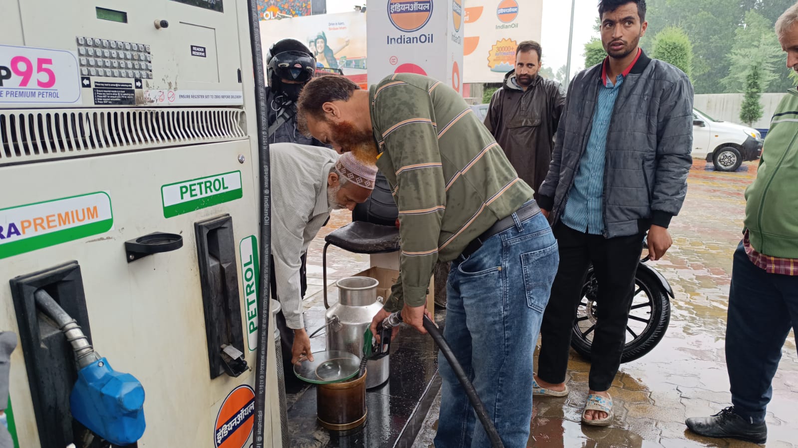 Two petrol pumps in Ganderbal fined for cheating customers