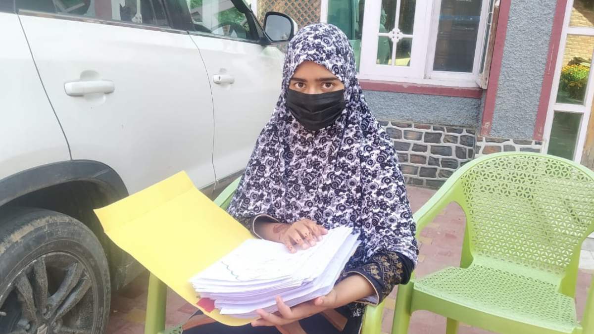 Shopian girl writes 30 chapters of Qur’an in two months Shopian girl writes 30 chapters of Qur’an in two months