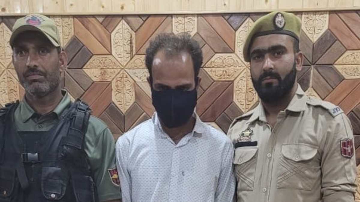 Man arrested for selling fake certificates in Srinagar