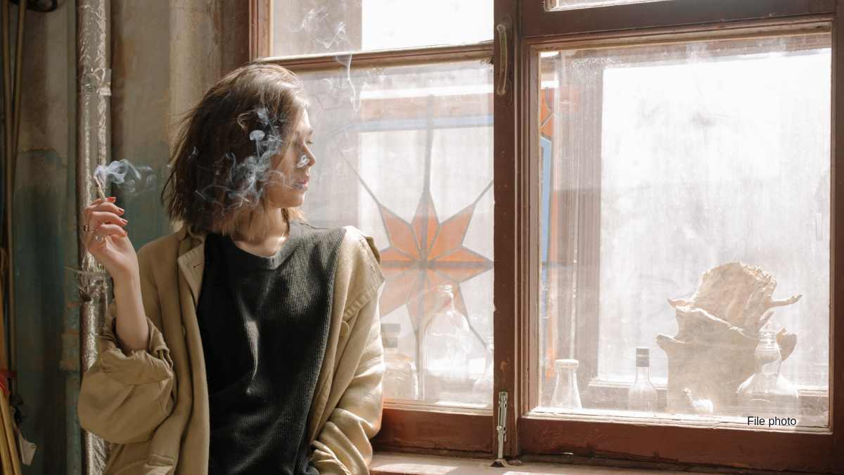 Minor girl hospitalised after self-styled godman makes her smoke cigarette in Pulwama