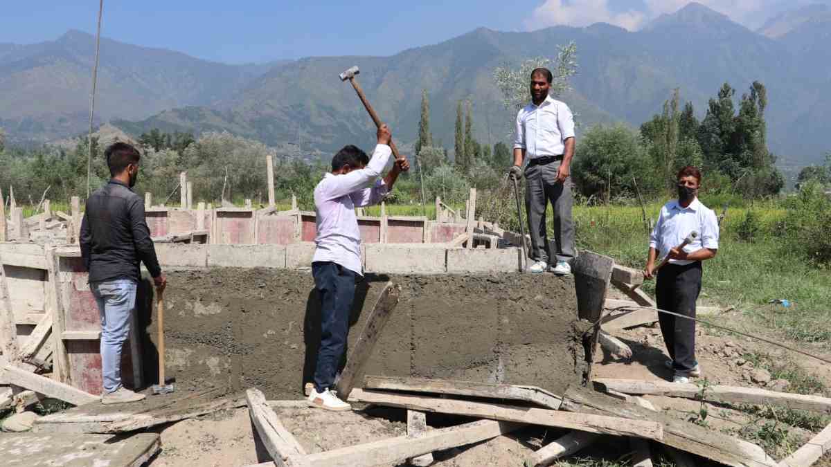 LCMA conducts demolition drive in Srinagar, warns of stringent action for construction work without permission LCMA conducts demolition drive in Srinagar, warns of stringent action for construction work without permission