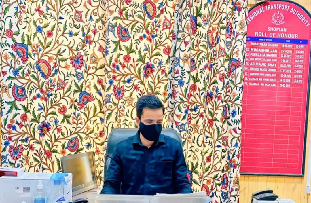 ARTO Shopian serves notice to commuter, asks him to show cause as to why his license should not be suspended ARTO Shopian serves notice to commuter, asks him to show cause as to why his license should not be suspended
