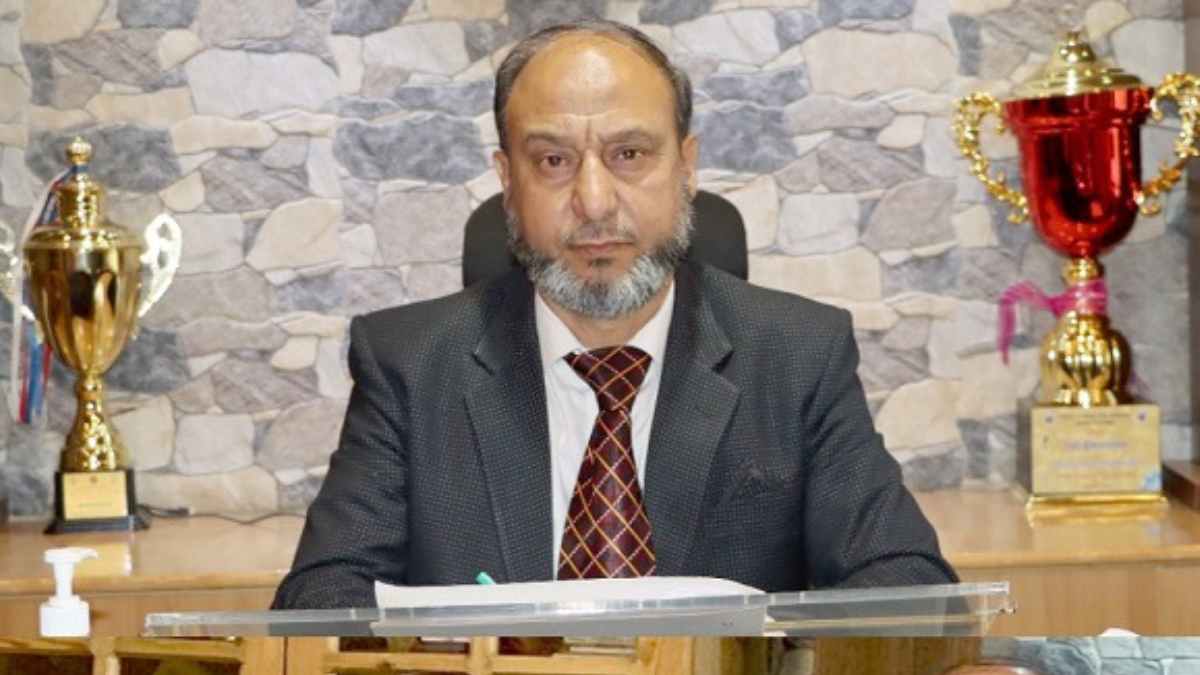 Prof Farooq mir assumes charge as Principal, Govt College for Women Nawakadal