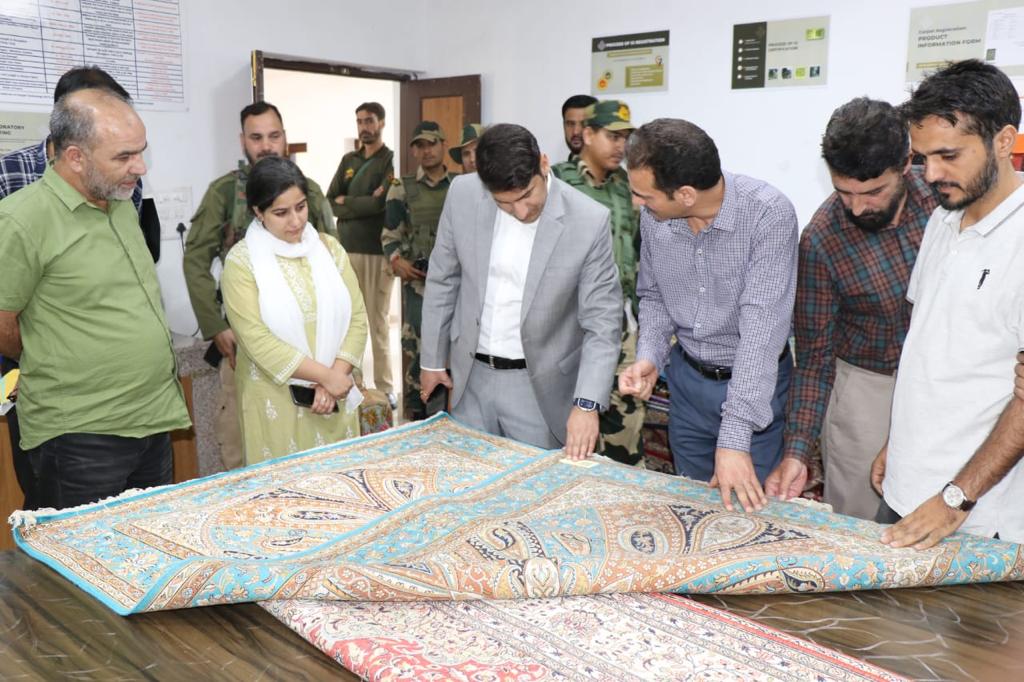 DC Srinagar visits Indian Institute of Carpet Technology DC Srinagar visits Indian Institute of Carpet Technology
