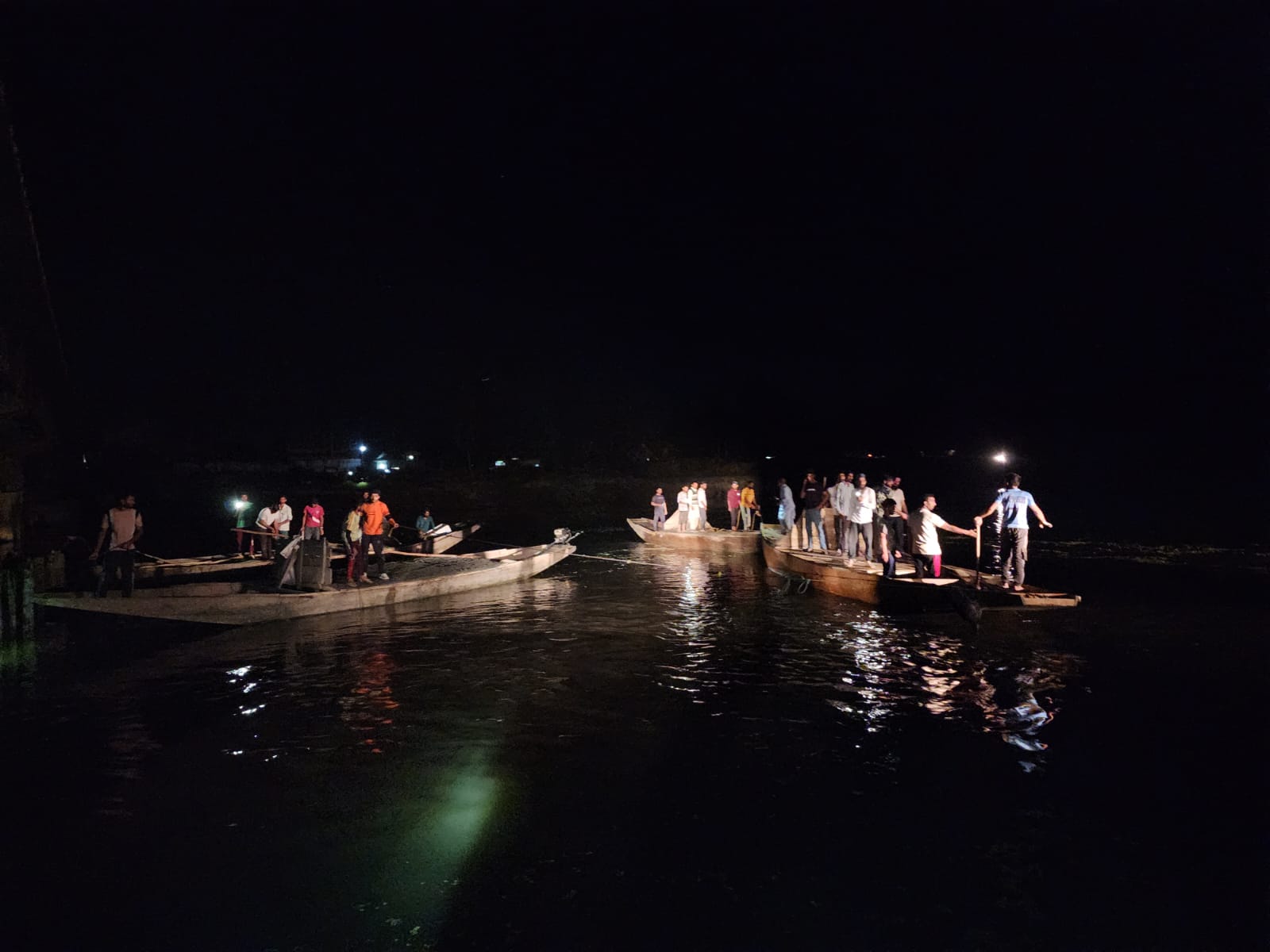 Youth 'jumps' into Jhelum in Sopore Youth ‘jumps’ into Jhelum in Sopore