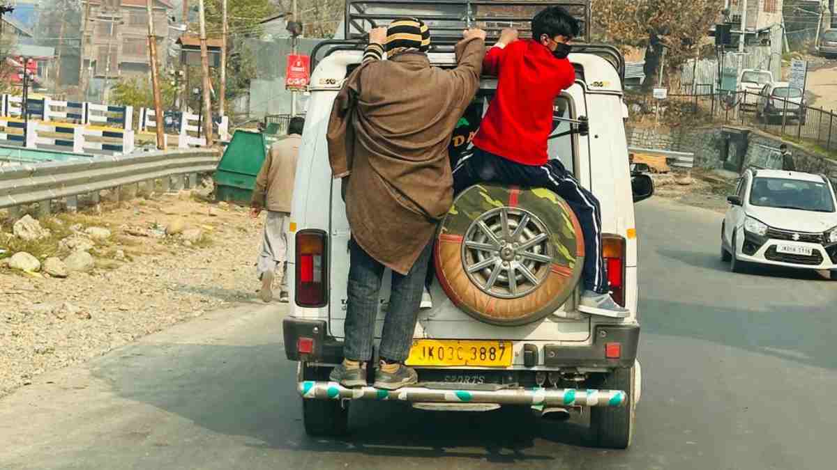 Putting passenger lives at Risk: ARTO Shopian blacklists Vehicle