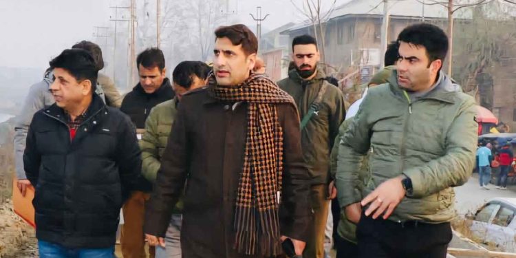 DC Sgr inspects works at specialized orthopaedic block at Barzulla hospital DC Sgr inspects works at specialized orthopaedic block at Barzulla hospital