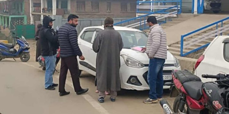 15 vehicles blacklisted, 5 autorickshaws seized in Bandipora 15 vehicles blacklisted, 5 autorickshaws seized in Bandipora