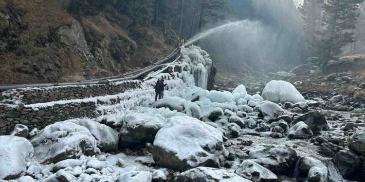 Hello, I am Chillai Kalan…… Srinagar freezes at minus 4.3 degree celsius Hello, I am Chillai Kalan…… Srinagar freezes at minus 4.3 degree celsius