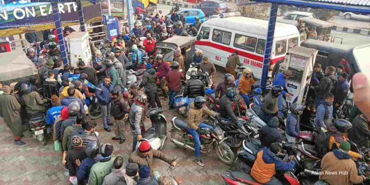 Don’t create panic, enough stock of petrol, Kerosene, LPG in Valley: Div Com Kashmir Don’t create panic, enough stock of petrol, Kerosene, LPG in Valley: Div Com Kashmir