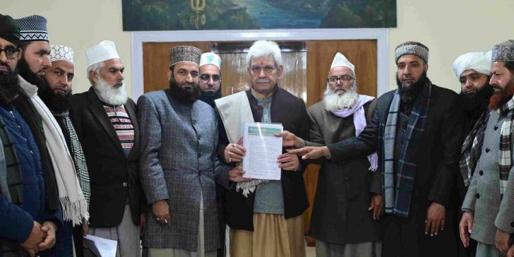 20-Member delegation of Jamat-E-Ahle Sunnat calls on LG Manoj Sinha