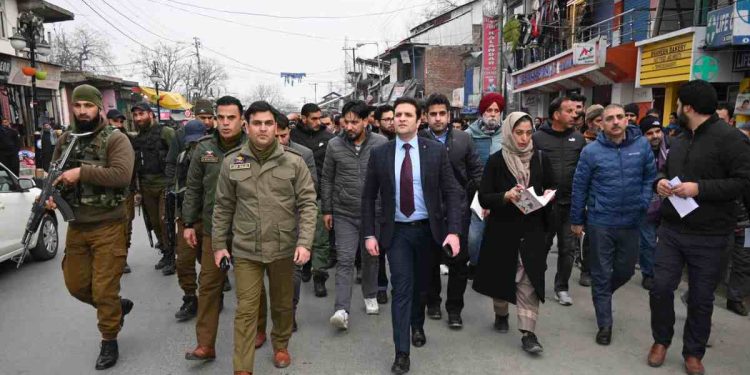 Public Outreach: DC Kulgam Visits far-off D. K. Marg areas
