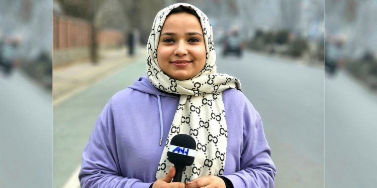 IUST VC applauds ANH's Faza Zainab for being honoured as outstanding media person on Republic Day IUST VC applauds ANH’s Faza Zainab for being honoured as outstanding media person on Republic Day