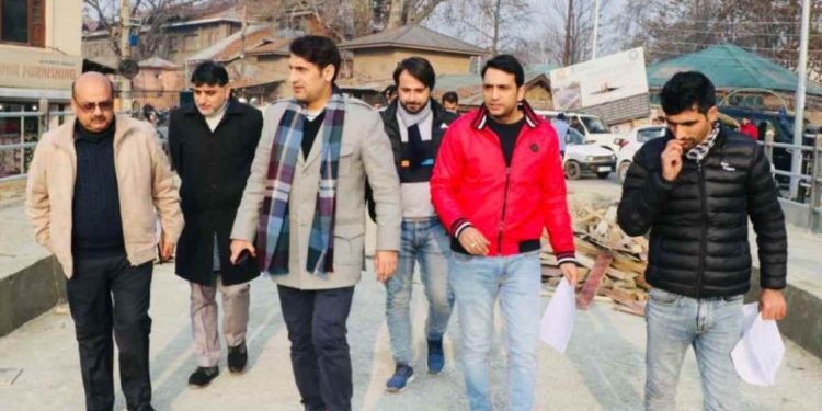 DC Srinagar inspects various ongoing works in city parts DC Srinagar inspects various ongoing works in city parts